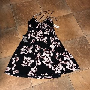 Express keyhole back dress